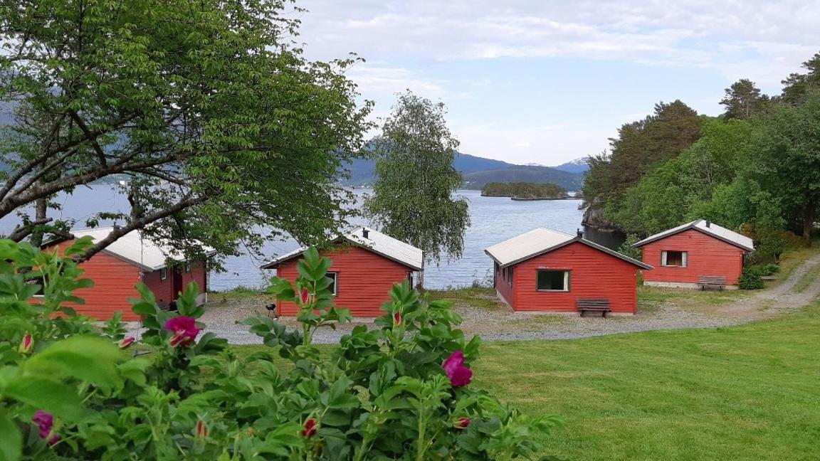 Teigen Leirstad, Feriehus Og Hytter Eikefjord Esterno foto